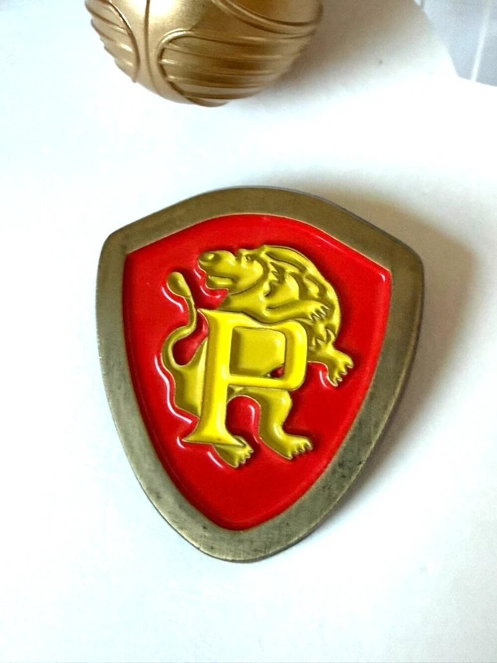 Head Girl Red Harry Potter Prefect Pin Universal Studios Gryffindor Badge Gold - Picture 4 of 8